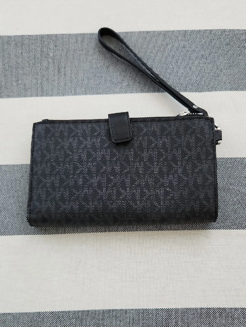 Michael Kors compact wristlet